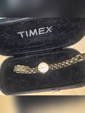 Vintage Timex Ladies Gold Tone Dress Watch - Quartz - With Original Case